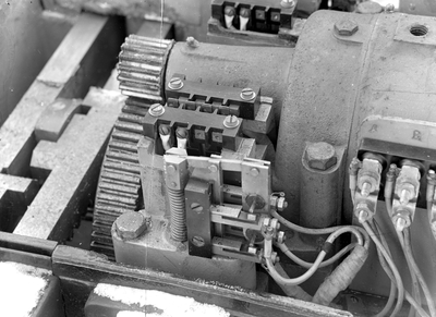 834616 Afbeelding van een electrische wisselsteller met relaisbeveiliging te Arnhem.